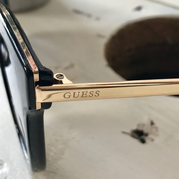 GUESS GF0304 01C Ladies Black/Gold Frame Grey Lens - Picture 5 of 8